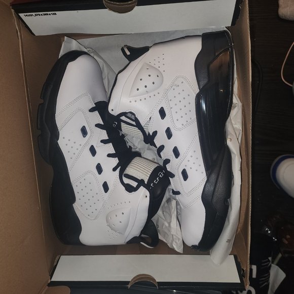 Three pairs of Jordan 6